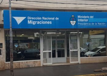 El Gobierno endurece las condiciones migratorias y habilita el cobro a extranjeros en salud y educación