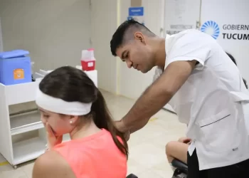 Tucumán refuerza la vacunación para grupos de riesgo en el nodo del 107