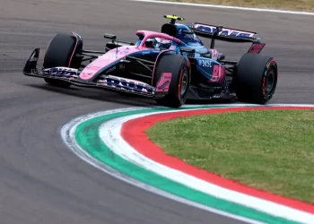 Franco Colapinto debuta con Alpine en Imola: saldrá 16° tras choque y sanción en la clasificación