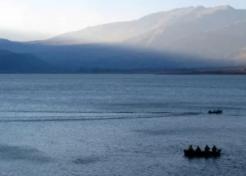Habilitan de forma precaria la pesca recreativa y náutica en el Dique La Angostura durante el fin de semana largo