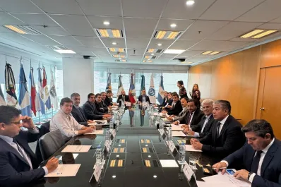 Inédita alianza de gobernadores desafía al Gobierno por más fondos