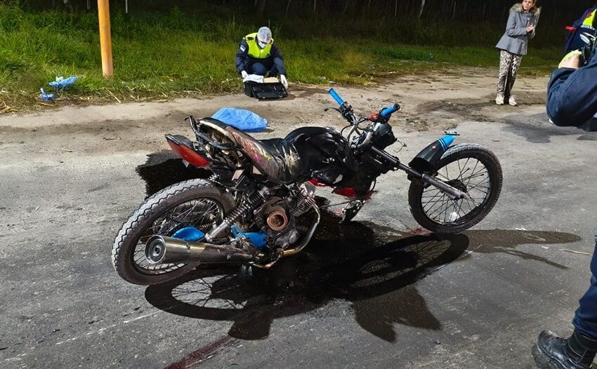 Un joven motociclista murió tras colisionar con un camión cañero