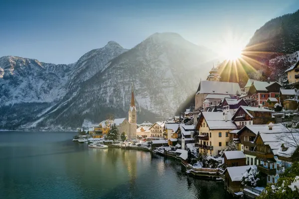 Hallstatt, el encantador pueblo que inspiró Frozen y lucha por sobrevivir al turismo masivo