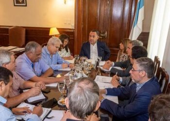 El Gobierno convoca a los gremios estatales: este martes reabren las paritarias en Tucumán