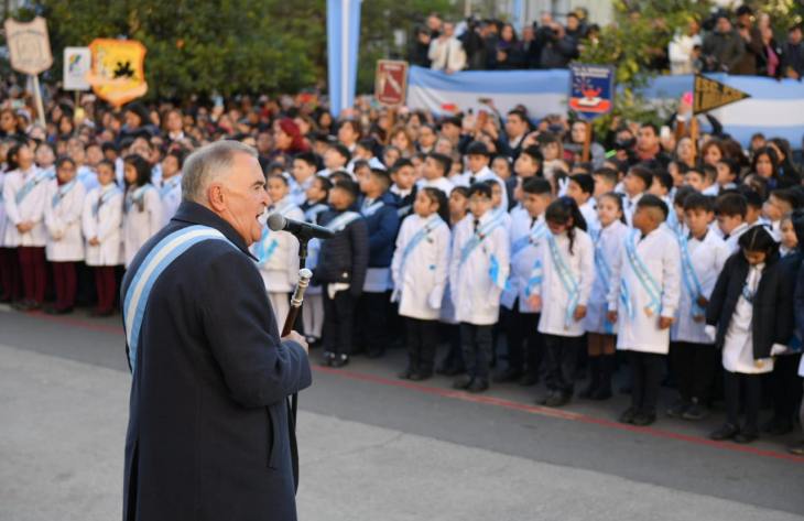 Jaldo tomó la promesa de lealtad a la Bandera a más de 3.300 alumnos en Casa de Gobierno