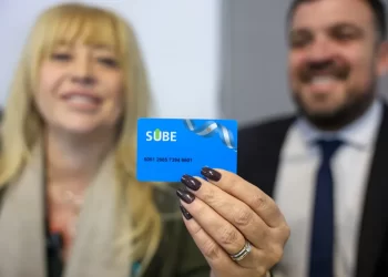 La Municipalidad de San Miguel de Tucumán entregó tarjetas SUBE a estudiantes del interior para garantizar el acceso a la educación