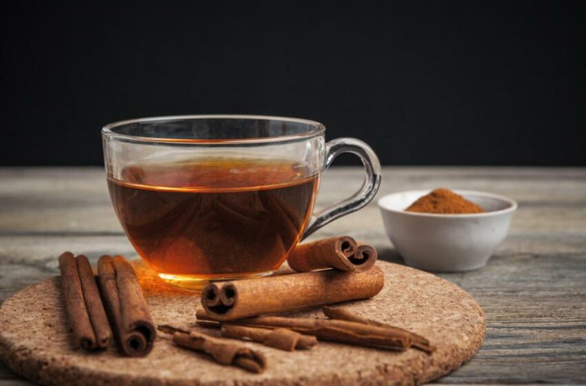 El té de canela: un aliado natural para quemar grasa mientras duermes