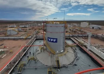 Más fondos de inversión reclaman acciones de YPF como compensación por la deuda en default