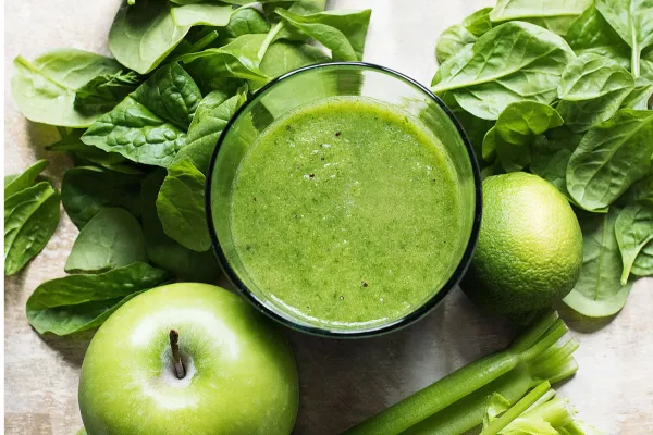 Inflamación crónica: cómo detectarla y aliviarla con un licuado natural de manzana, hinojo y lino