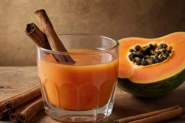 Agua de papaya con canela: una bebida natural para cuidar tu digestión