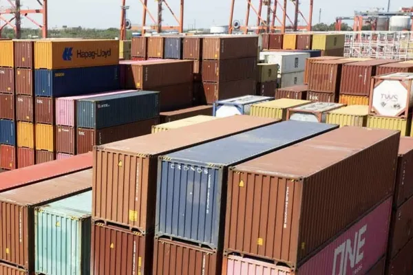 El gobierno de Milei flexibilizó la importación de productos alimenticios e insumos industriales