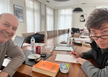 Sturzenegger mostró su sintonía con Milei tras el fin de las facultades delegadas