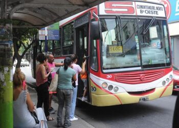 El Gobierno de Tucumán amplía el Boleto Estudiantil Gratuito para estudiantes del interior