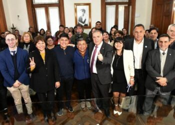 Séptima recomposición salarial en Tucumán: Jaldo firmó un nuevo acuerdo con ATSA