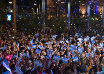 Tucumán celebró el 9 de Julio con una vigilia multitudinaria, música y un desfile histórico