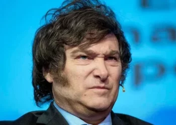 Milei baja el tono en redes sociales en medio del escándalo por presunta corrupción