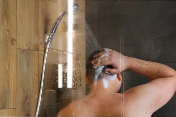 Bañarse después de comer: qué dicen los expertos sobre sus posibles efectos