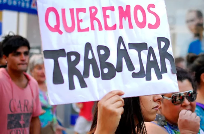 La motosierra impacta en el empleo: más de 223 mil puestos destruidos desde el inicio del gobierno de Milei