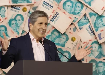 Caputo aseguró que la suba de tasas de interés es “transitoria” y la vinculó al calendario electoral