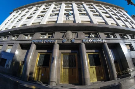 La Justicia ordenó al Ministerio de Economía entregar el expediente completo del DNU sobre el crédito con el FMI