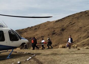 Operativo aéreo de emergencia en Chasquivil: trasladaron a una mujer herida tras una caída de caballo