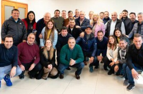 Jaldo y Chahla encabezaron una reunión de trabajo con legisladores y concejales capitalinos