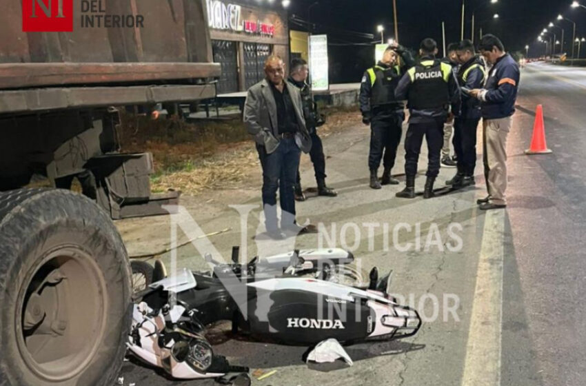 Un joven motociclista de Aguilares sufrió serias lesiones al chocar contra una rastra estacionada