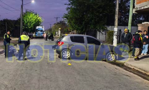 Violento accidente en el acceso a Delfín Gallo: El joven que guiaba la moto terminó herido e internado