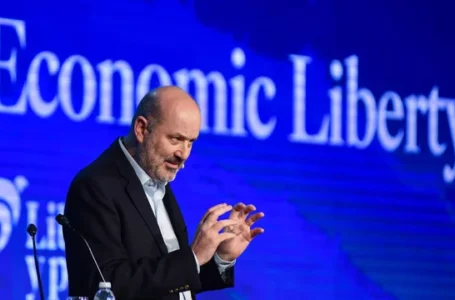 Sturzenegger aseguró que los decretos rechazados por el Congreso derogaron organismos por no restituir normas