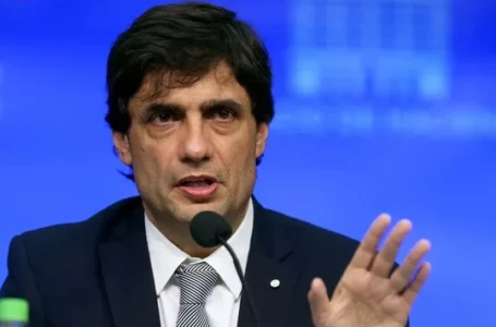 Lacunza advirtió sobre una “incipiente corrida” y pidió al Gobierno priorizar la defensa del peso