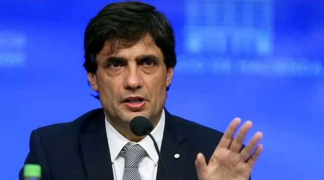 Lacunza advirtió sobre una “incipiente corrida” y pidió al Gobierno priorizar la defensa del peso