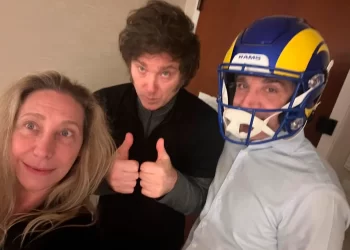 Entre la memoria del 2001 y la pulseada del presente: Milei enfrenta su prueba más dramática