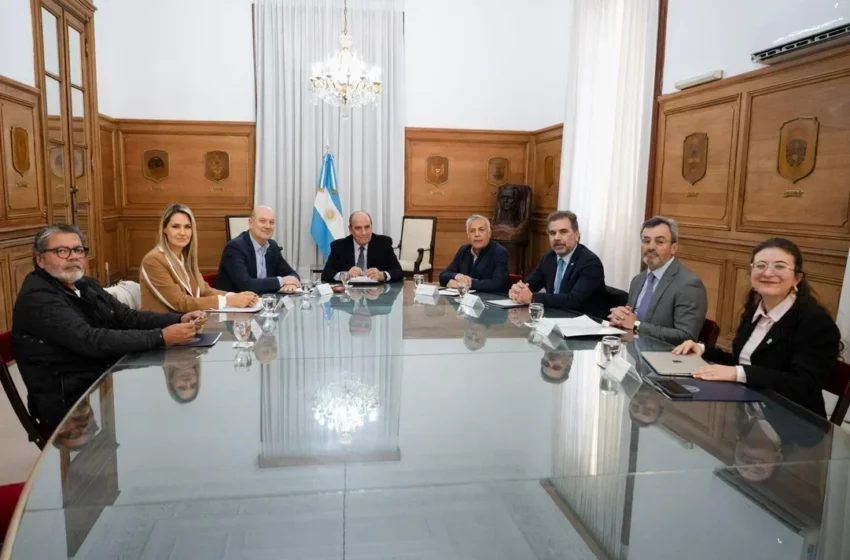Francos encabeza una nueva reunión del Consejo de Mayo con Guberman y Cordero entre los invitados especiales