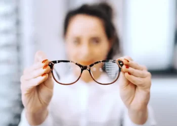 Anmat aprobó en Argentina el primer colirio para tratar la presbicia