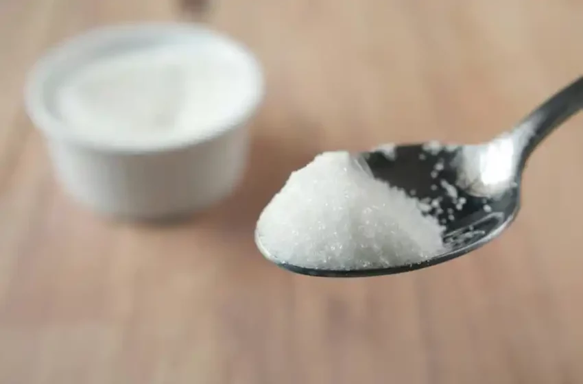 Azúcar en el shampoo: el truco casero que promete brillo, suavidad y crecimiento del cabello