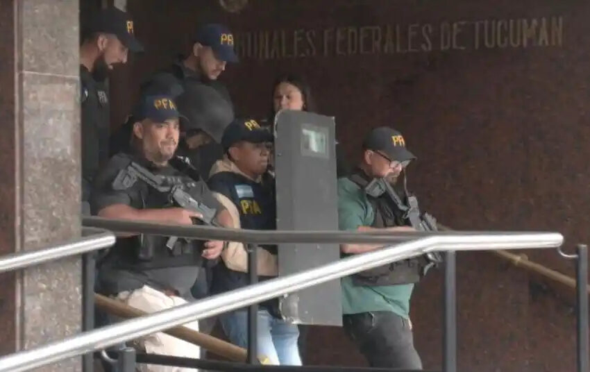 El Petiso David dijo que la Policía usó su admiración por la Mona Jiménez para plantarle droga