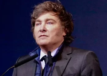 Milei anticipa posible ingreso de Santiago Caputo al Gabinete y pronostica “inflación cero” para agosto de 2026