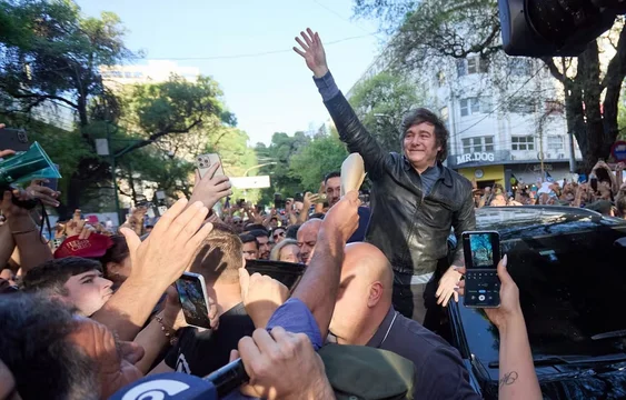 Javier Milei retoma su gira por el interior con visitas a Santiago del Estero y Tucumán