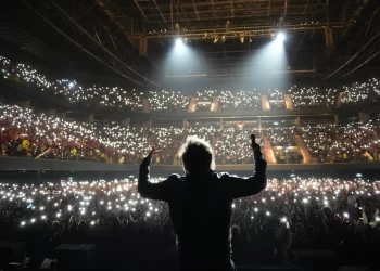 Milei combinó política y rock en la presentación de su nuevo libro: “No aflojen, estamos a mitad de camino”