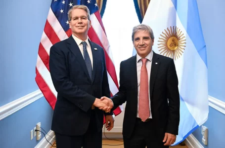 Bessent puso otros USD 400 M sobre la mesa para que Milei llegue con el dólar bajo control a las elecciones