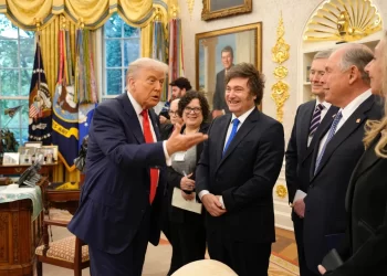 Donald Trump felicitó a Javier Milei por su “aplastante victoria” en las elecciones legislativas
