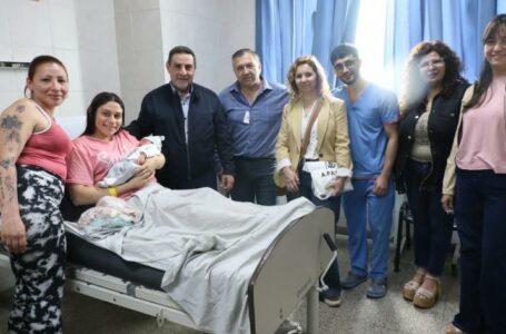 Salud celebró el Día de la Madre junto a pacientes de la Maternidad