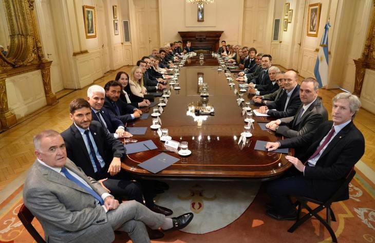 Jaldo participa en la reunión de gobernadores convocada por el presidente Javier Milei