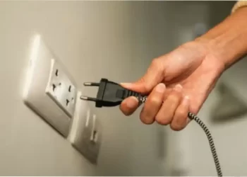 Recomiendan desenchufar el calefón eléctrico para evitar sobrecalentamientos y riesgos de incendio