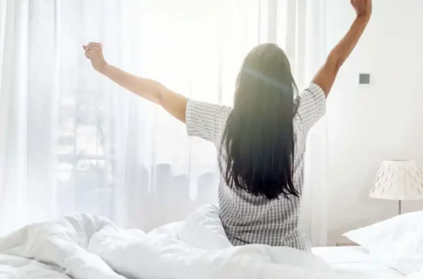 El secreto de Harvard para dormir mejor y despertar con energía: exponerse al sol apenas te levantás