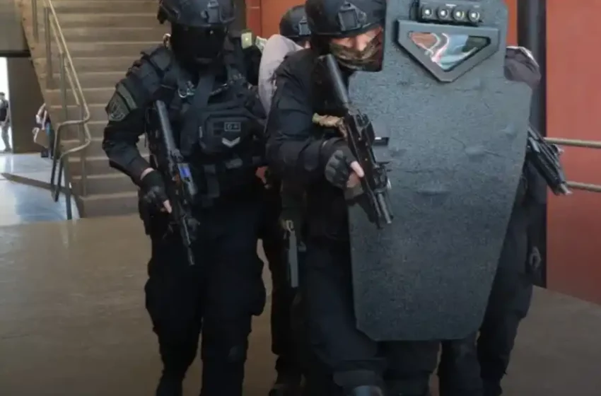 Simulacro de crisis con toma de rehenes en la Facultad de Arquitectura y Urbanismo de la UNT