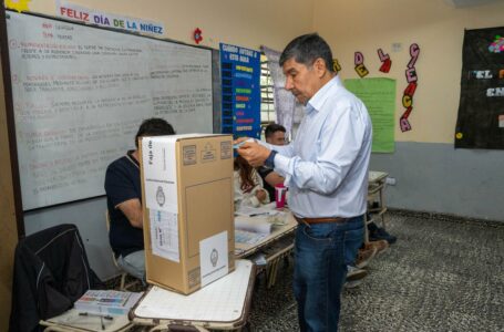 Acevedo votó y llamó a los tucumanos a cumplir con el deber cívico