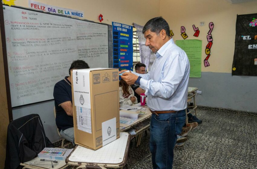 Acevedo votó y llamó a los tucumanos a cumplir con el deber cívico
