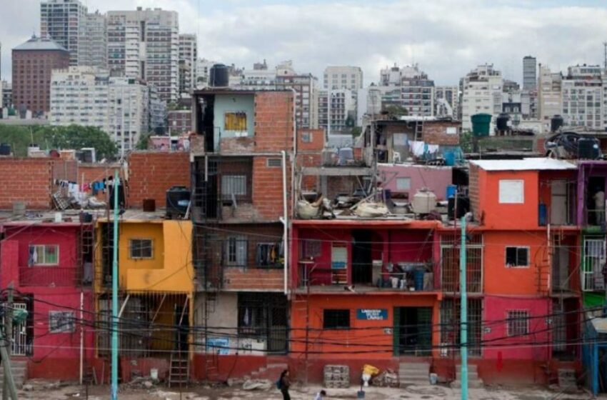 Crisis habitacional: una de cada tres familias argentinas vive en viviendas inadecuadas