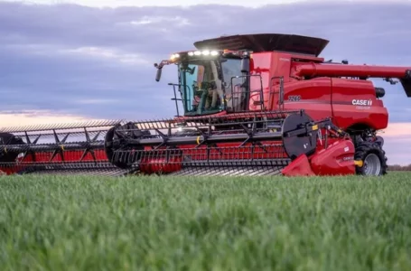 El campo este año optó por equiparse con cosechadoras antes que con tractores y pulverizadoras